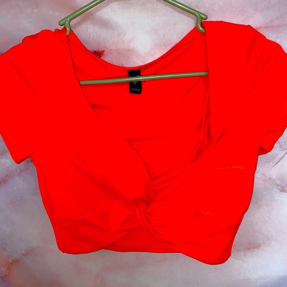 SIZE SMALL CROP TOP 🔥